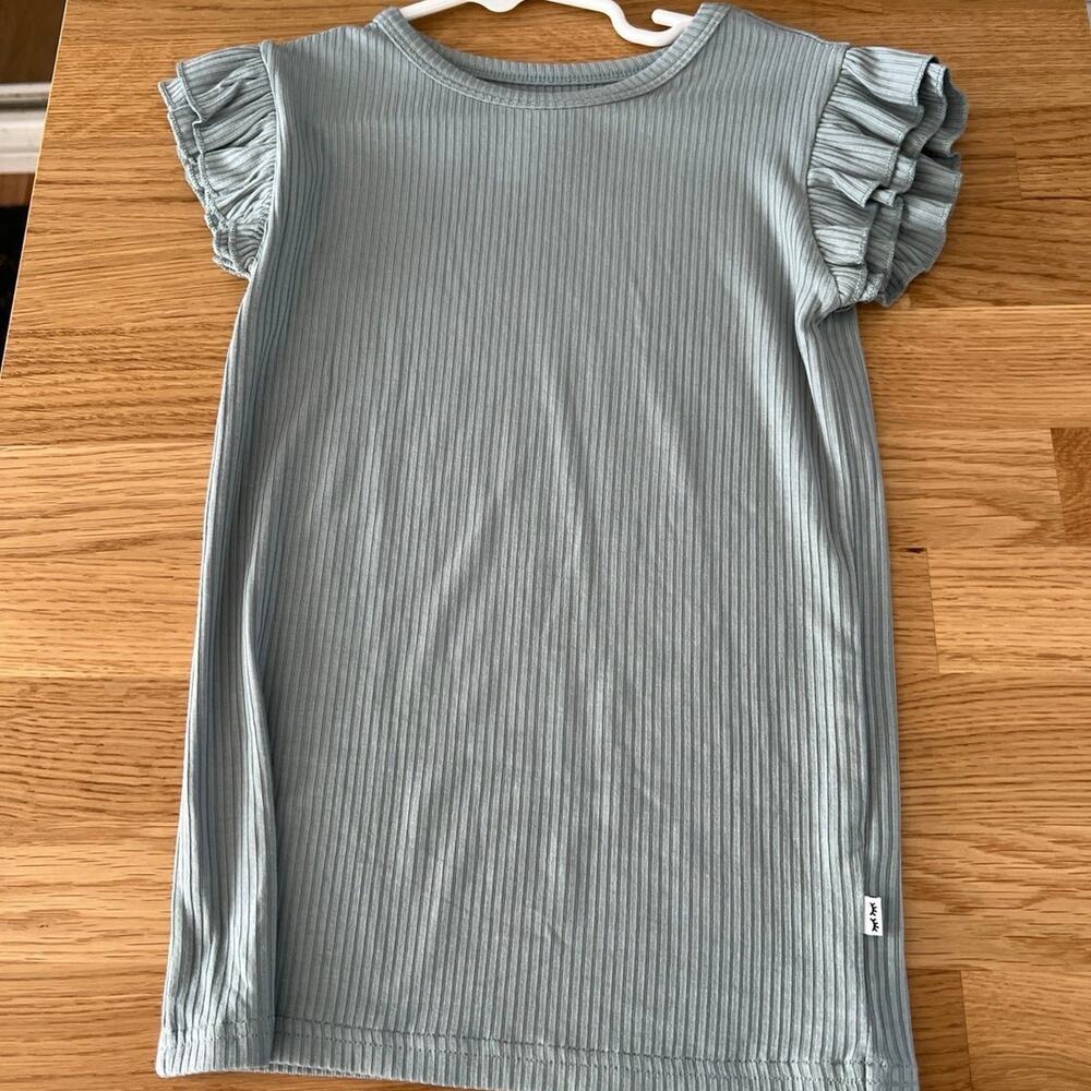 NWOT Little Sleepies Play Short Slv Ruffle Tee: Stormy Rib Size 5